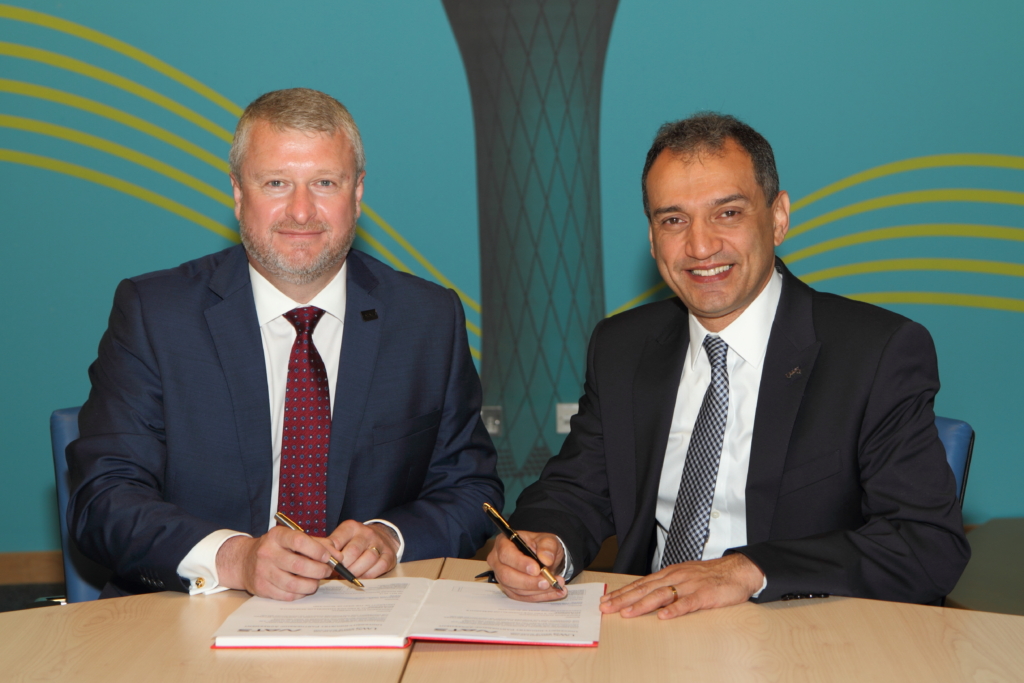 Alastair Muir, Director of NATS’ Prestwick air traffic control centre and Professor Ehsan Mesbahi, Vice Principal & Pro Vice-Chancellor (Research & Enterprise) at the University of the West of Scotland