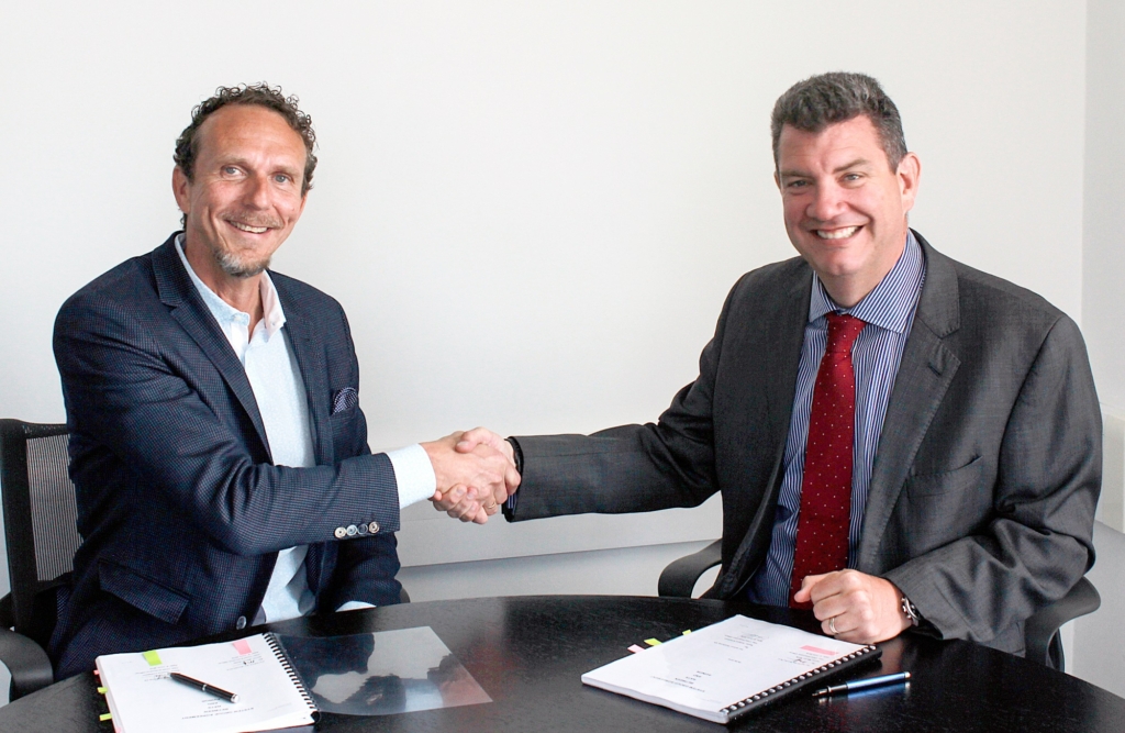 Martin Rolfe, NATS Chief Executive Officer and Anders Kirsebom, Avinor Managing Director of Air Navigation Services, officially signing the agreement in London last week.